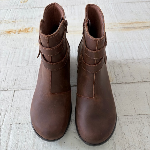 Clarks Angie Spice Ankle Boots size 7.5 WIDE Brown Oiled Leather Booties - Picture 3 of 14